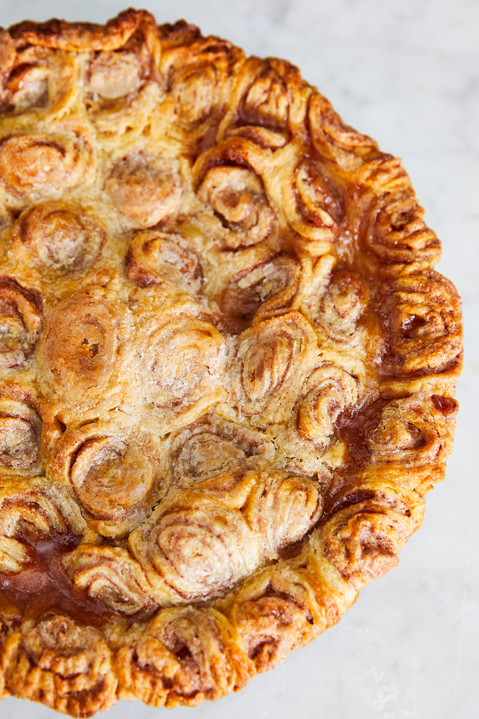 cinnamon roll apple pie