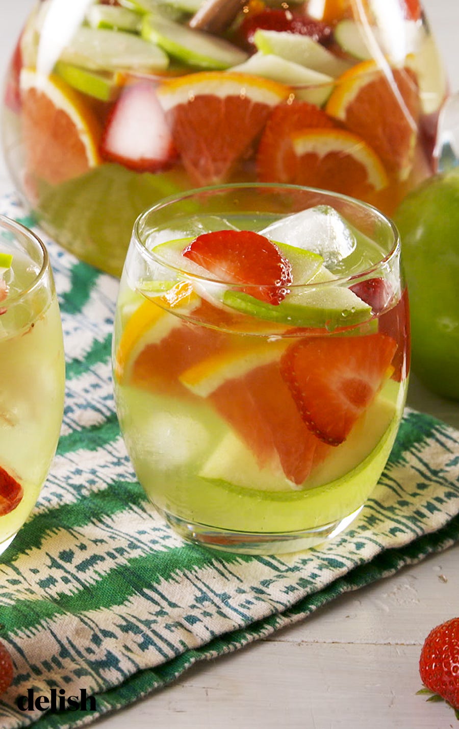 green apple moscato sangria delishcom