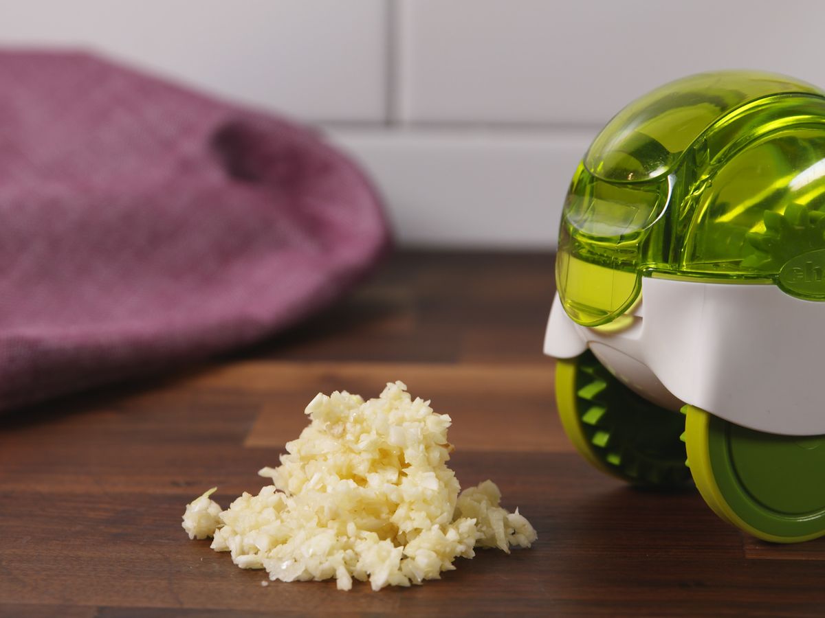 Chef'n GarlicZoom™ Garlic Chopper in Green