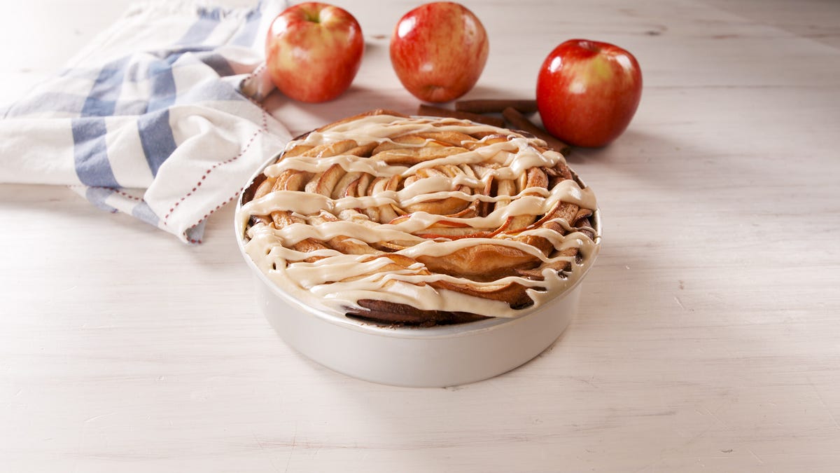preview for This Giant Caramel Apple Cinnamon Roll Is The Perfect Fall Baking Project
