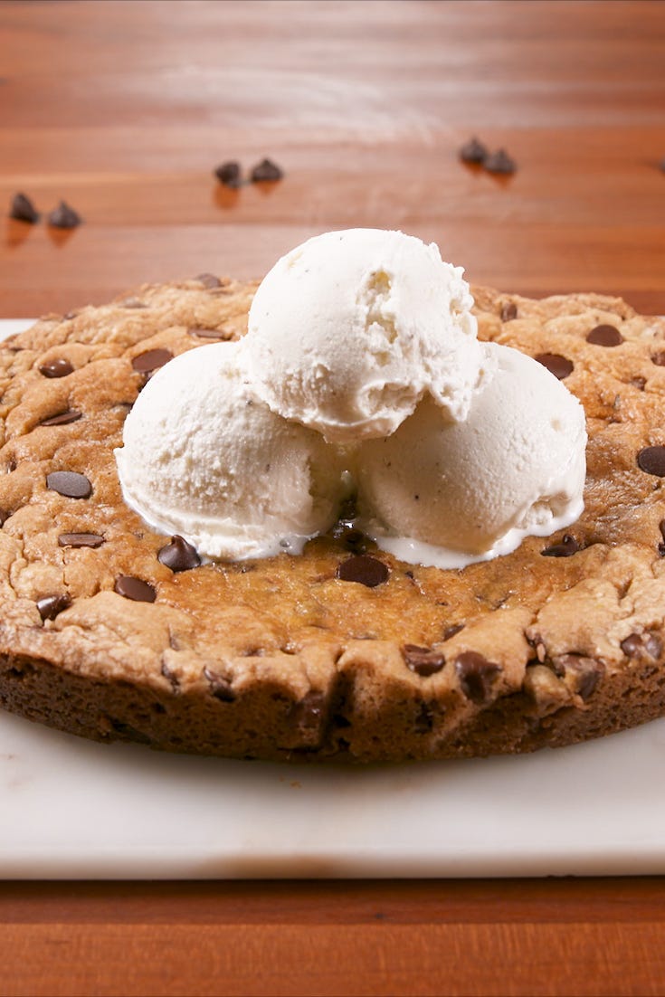 Dish, Food, Cuisine, Dessert, Ingredient, Baked goods, Frozen dessert, Meringue, Cream, Gluten, 