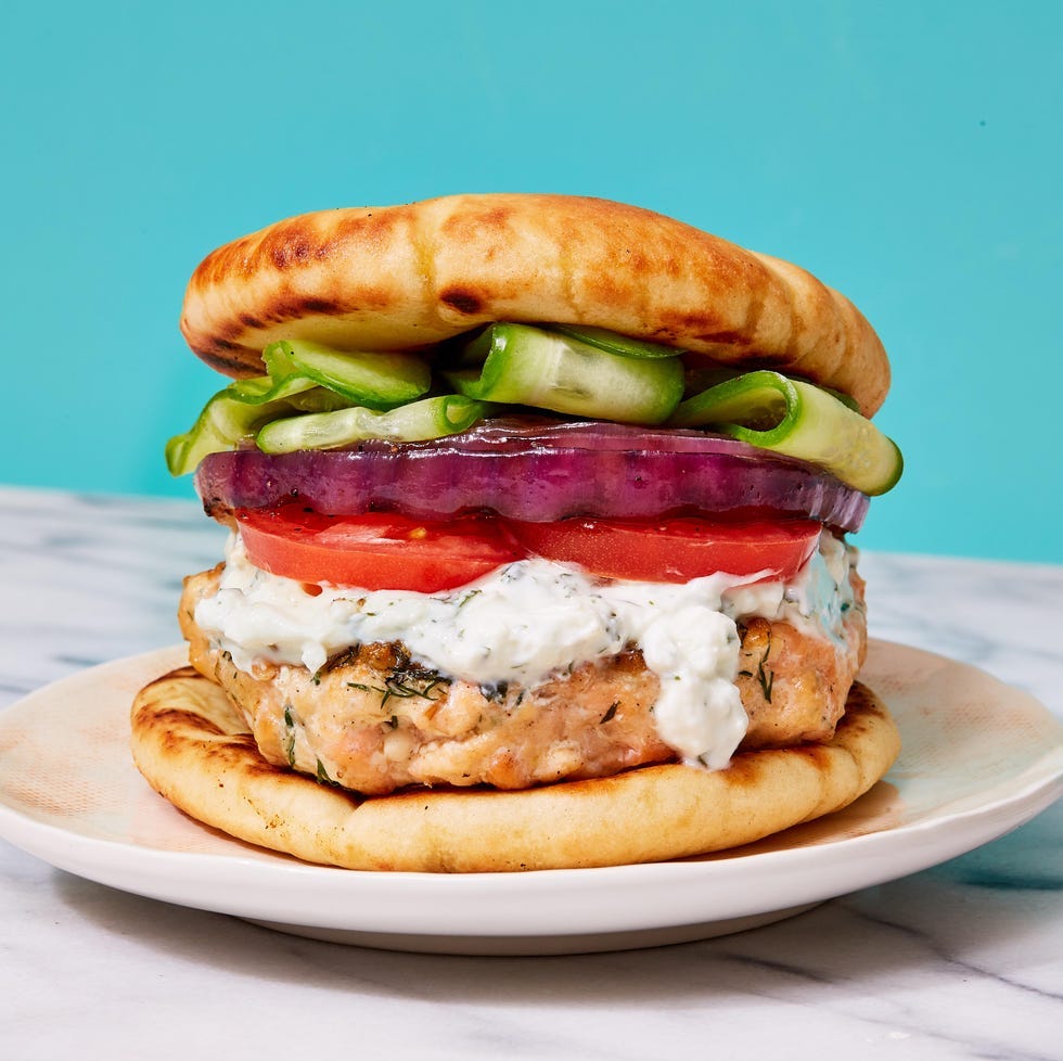 hamburguesas de salmón estilo griego