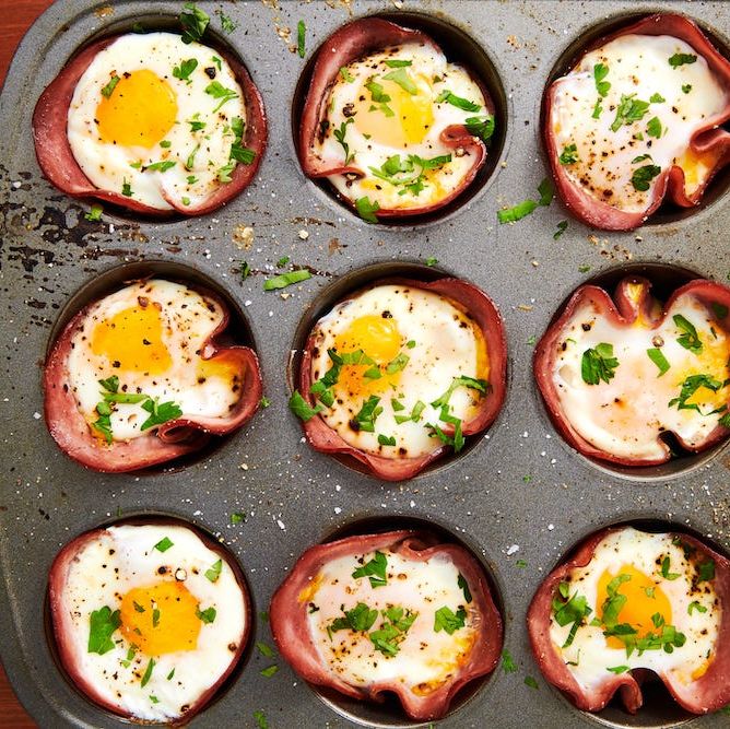 https://hips.hearstapps.com/hmg-prod/images/delish-ham-and-egg-cups-horizontal-1545338236.jpg?crop=0.668xw:1.00xh;0.196xw,0&resize=1200:*
