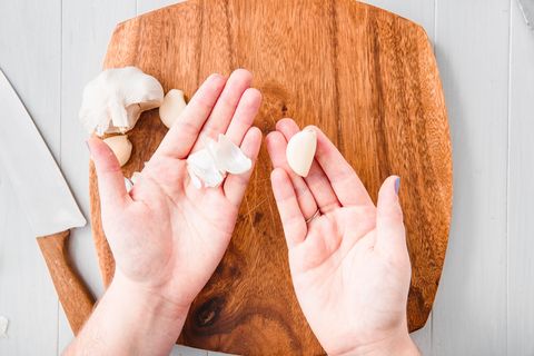 how to peel garlic