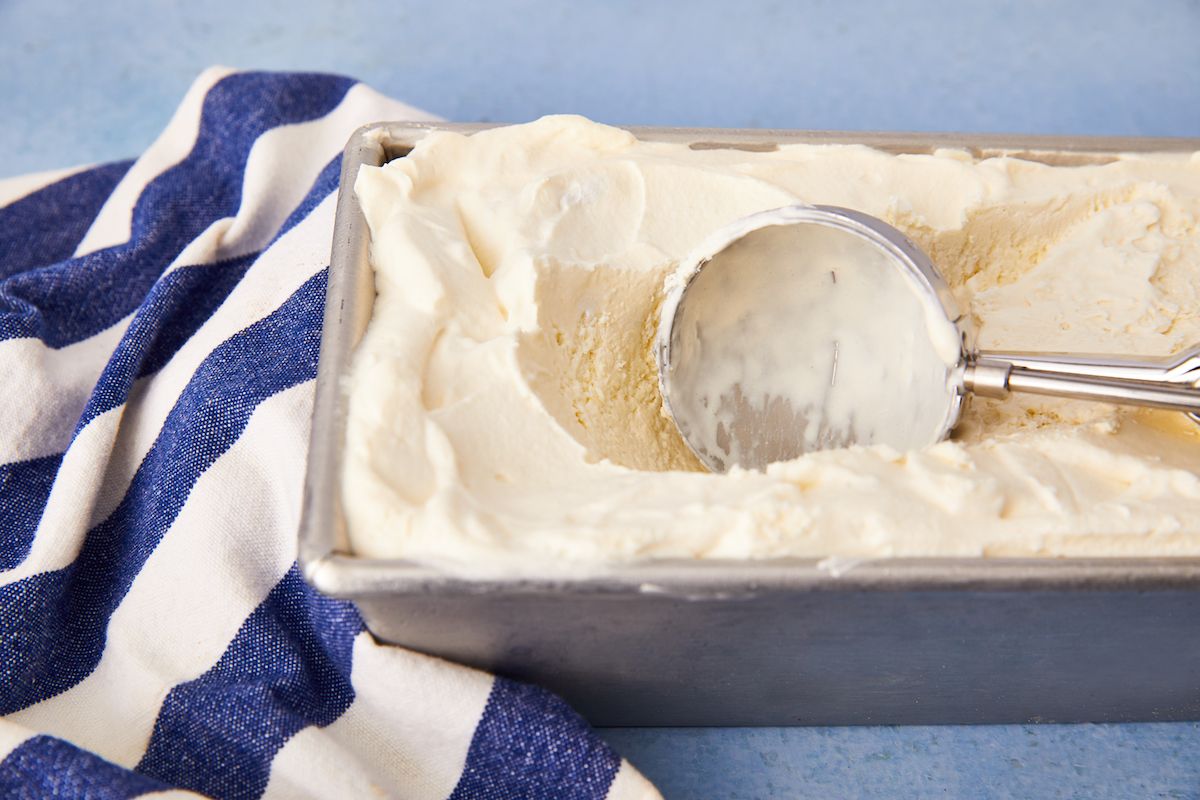 https://hips.hearstapps.com/hmg-prod/images/delish-keto-ice-cream-horizontal-1540570792.jpg