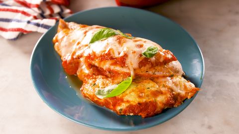 preview for You Won't Miss The Pasta In This Lasagna Stuffed ChickenDefault
