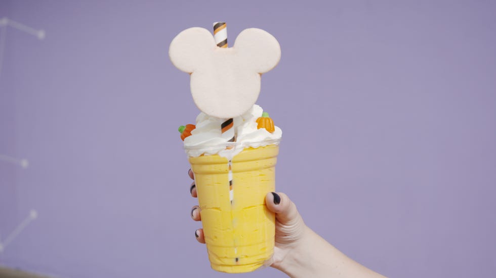 Ice cream cone, Frozen dessert, Ice cream, Soft Serve Ice Creams, Dairy, Dessert, Sorbetes, Food, 
