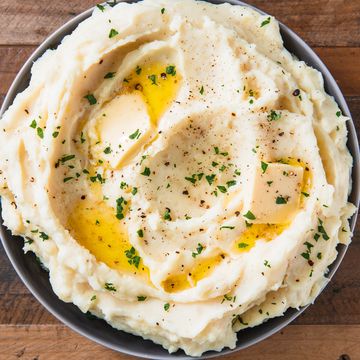 These mashed potatoes are SO creamy for your Thanksgiving spread.