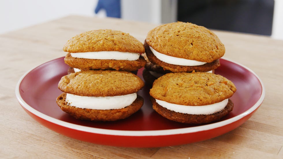 Dish, Food, Cuisine, Sandwich Cookies, Macaroon, Ingredient, Dessert, Baked goods, Cookies and crackers, Baking, 