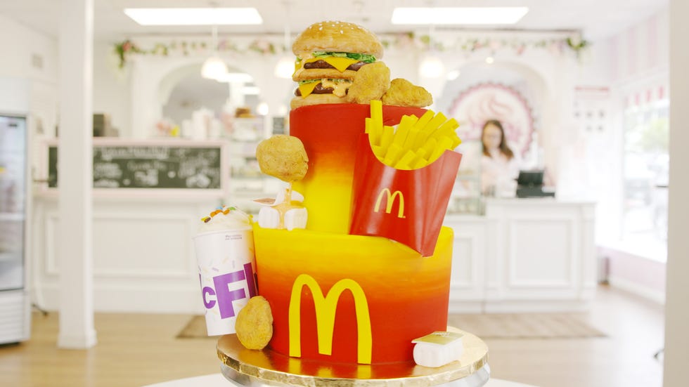 Yellow, Toy, Cake decorating, Cake, Dessert, Food, Baked goods, Fictional character, 