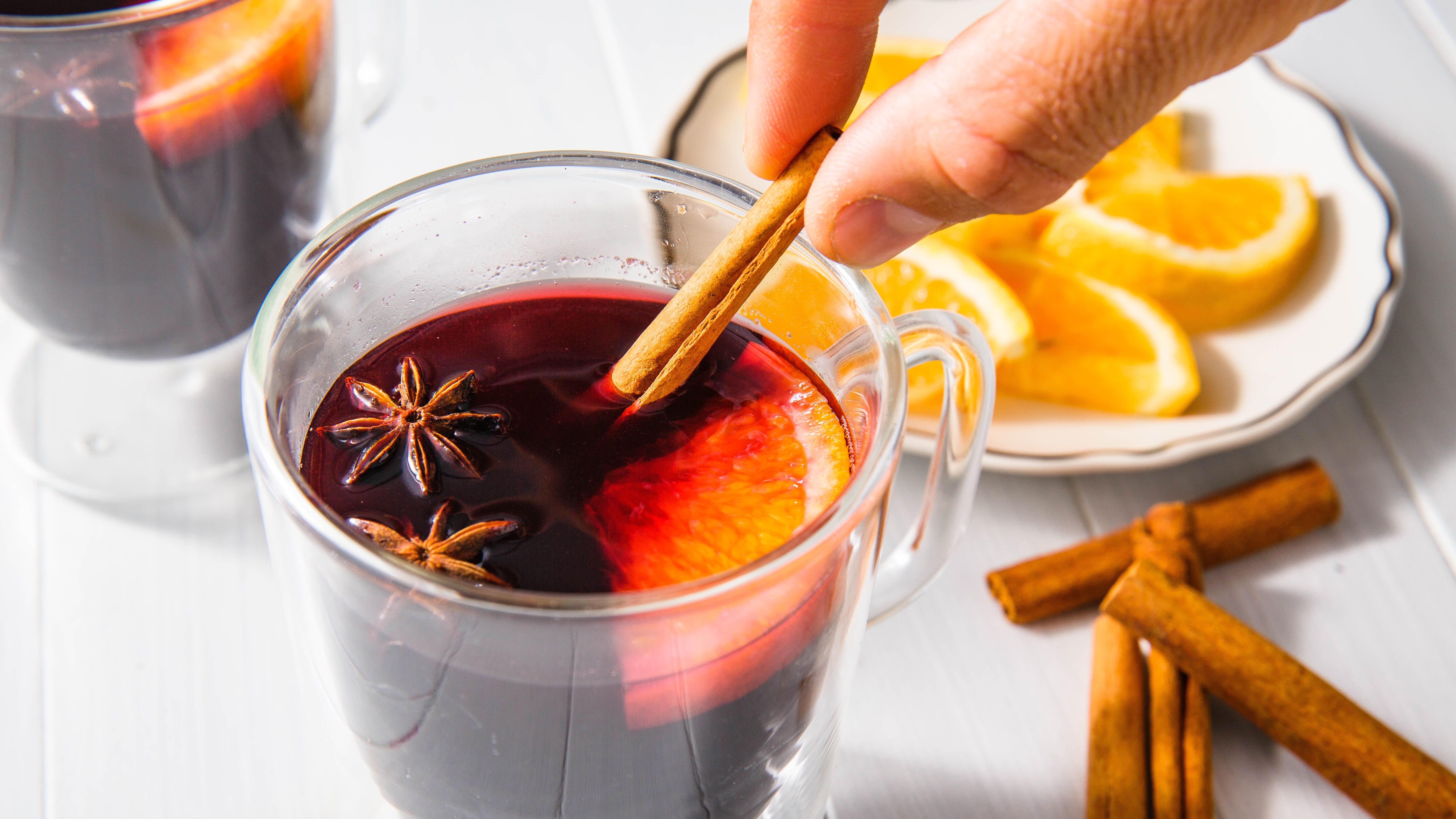 https://hips.hearstapps.com/hmg-prod/images/delish-mulled-wine-horizontal-1613745317.jpg?crop=1xw:0.84375xh;center,top