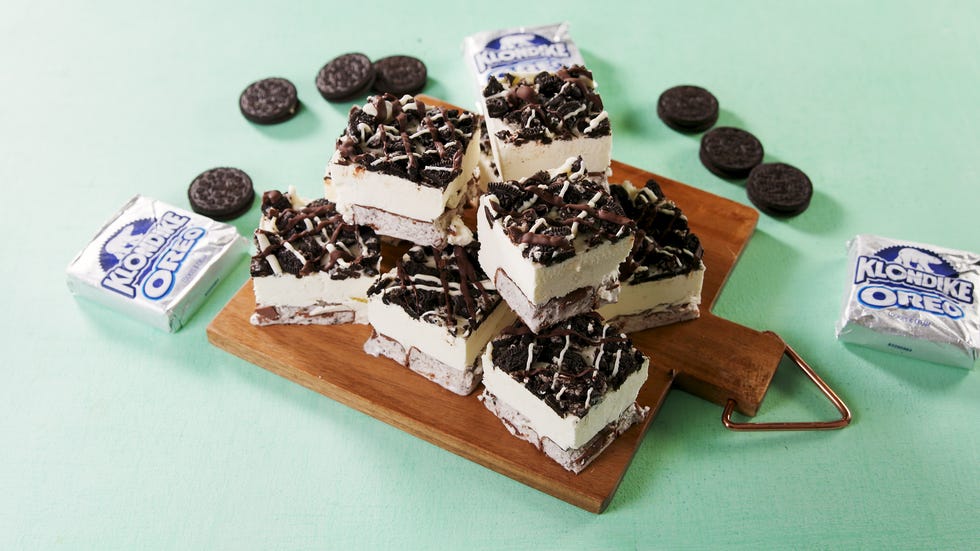Food, Dessert, Chocolate, Fudge, Snack, Cuisine, Baked goods, Confectionery, Chocolate brownie, Dish, 