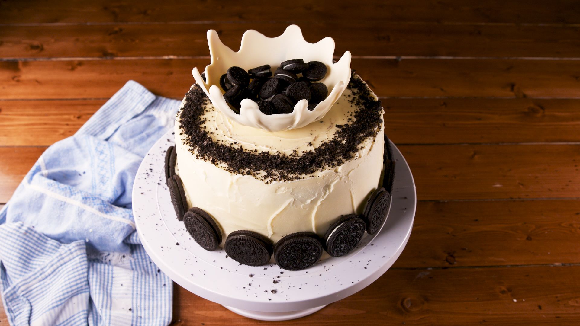 Chocolate Oreo Drip Cake with Oreo Frosting | Sims Home Kitchen