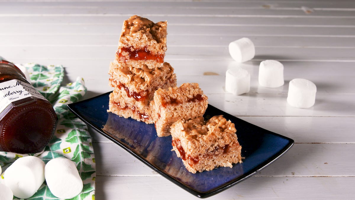 How To Make Best Strawberry Shortcake Rice Krispies Treats Recipe