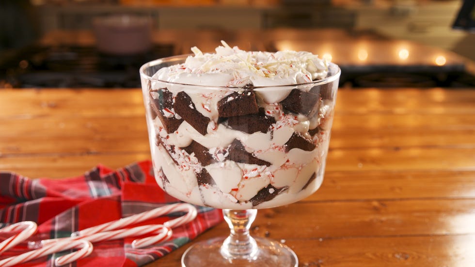 Best Peppermint Bark Trifle Recipe - How To Make Peppermint Bark Trifle