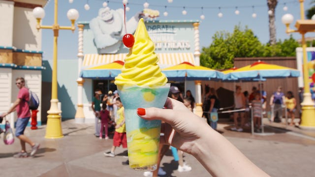 Soft Serve Ice Creams, Frozen dessert, Ice cream, Dondurma, Ice cream cone, Dessert, Food, Dairy, Sorbetes, Cone, 