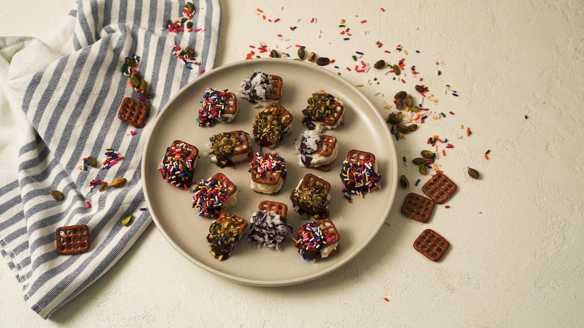 preview for Pretzel Ice Cream Sandwich Bites Are An Amazing Summer Treat