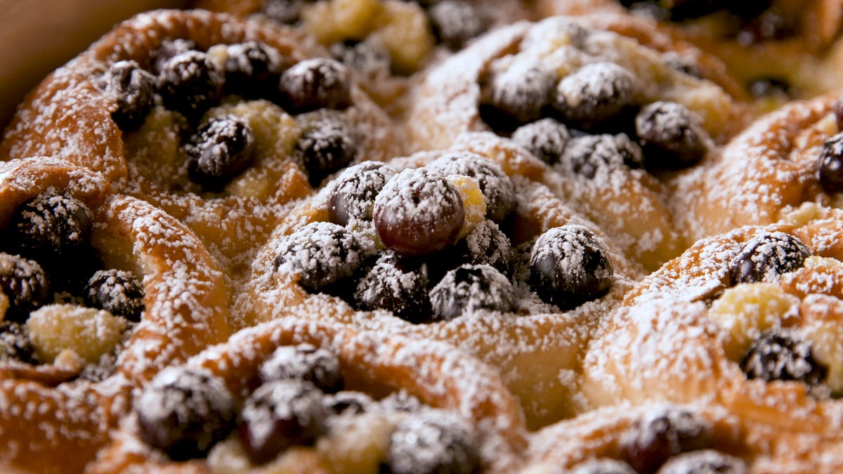 delish-pull-apart-blueberry-bread-pudding-still003-1556717649