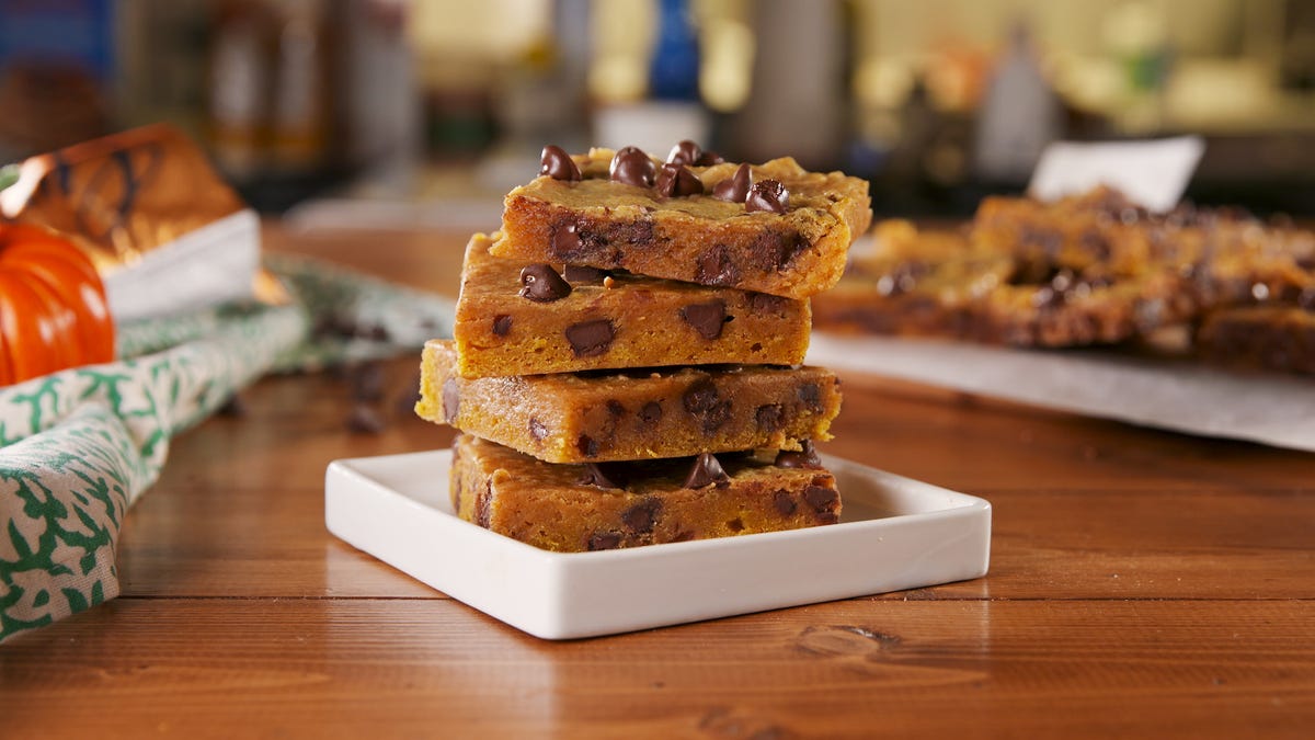 preview for Pumpkin Spice Alert: These Blondies Will Slay You