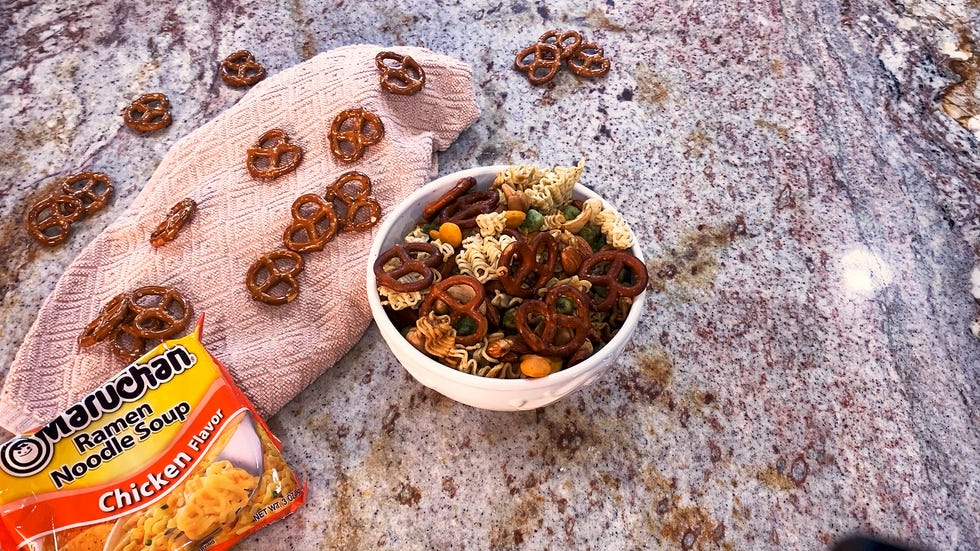 Dish, Food, Cuisine, Ingredient, Breakfast cereal, Snack, Meal, Granola, Breakfast, Vegetarian food, 