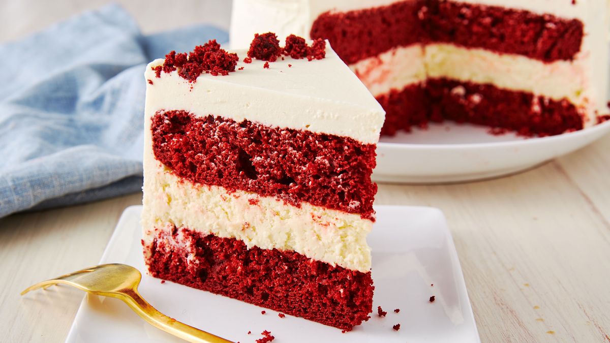 https://hips.hearstapps.com/hmg-prod/images/delish-red-velvet-cheesecake-cake-horizontal-1544827804.jpg?crop=1xw:0.84375xh;center,top&resize=1200:*