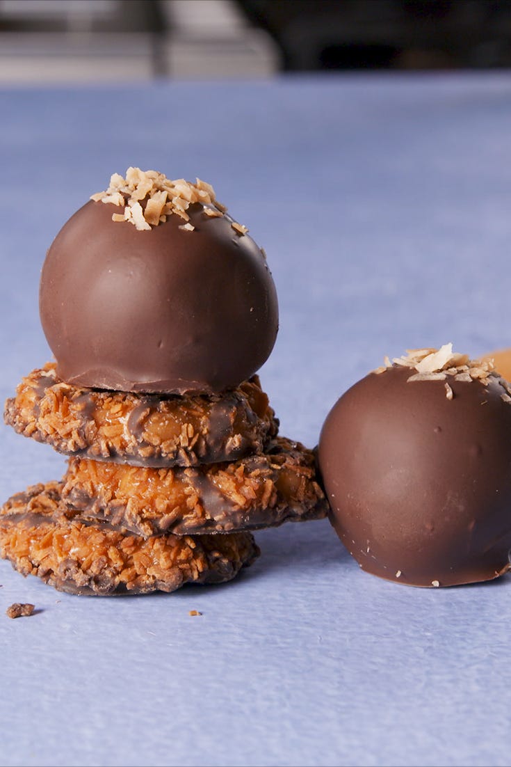 food, chocolate, cuisine, praline, chocolate truffle, confectionery, bourbon ball, dish, dessert, macaroon,