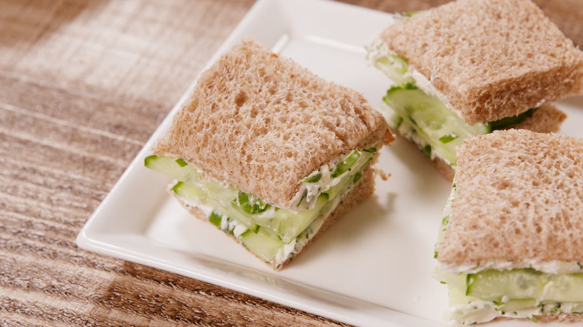 https://hips.hearstapps.com/hmg-prod/images/delish-sara-lee-cucumber-sandwich-with-dill-cream-cheese-still001-1660070790.jpg?crop=0.564xw:1.00xh;0.220xw,0&resize=1200:*