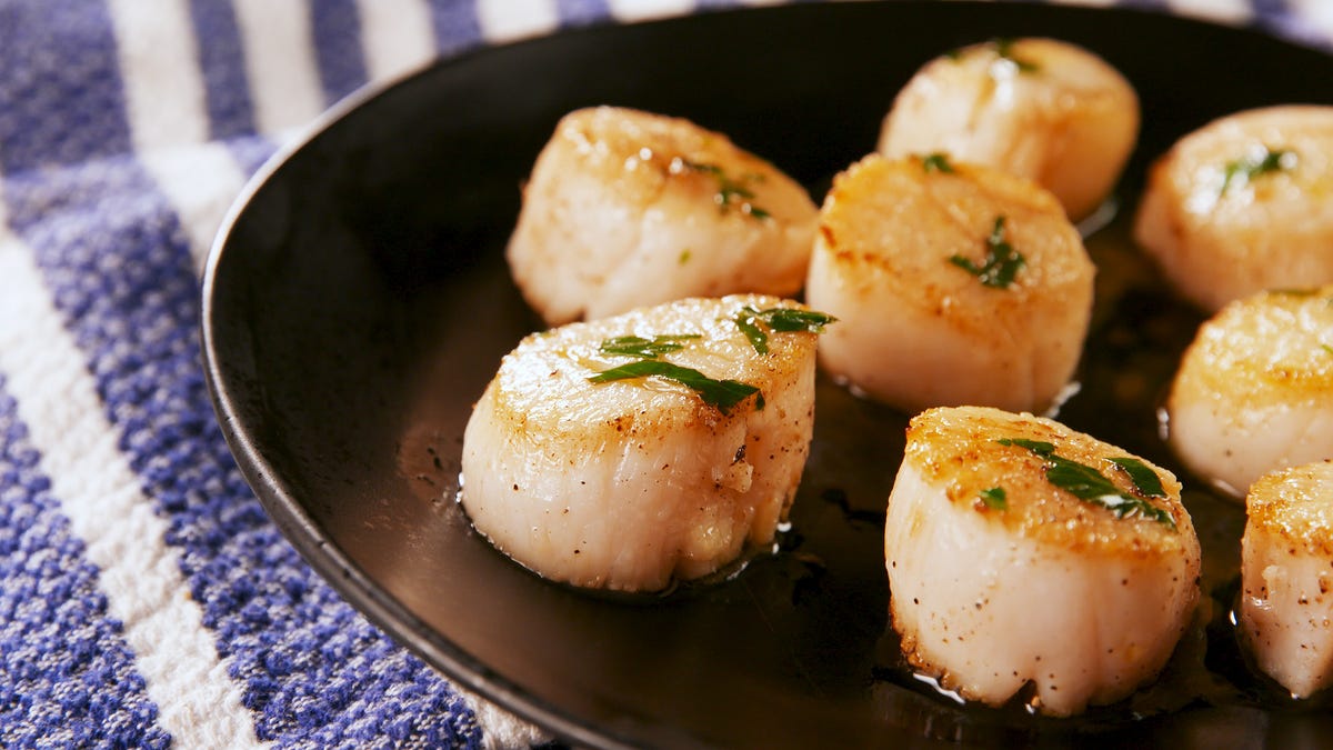 preview for How To Sear Scallops Like A Boss — In Less Than 10 Minutes!