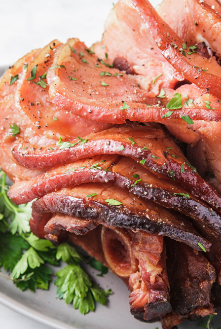 https://hips.hearstapps.com/hmg-prod/images/delish-slow-cooker-ham-horizontal-1666648976.png?crop=0.9925595238095238xw:1xh;center,top&resize=980:*