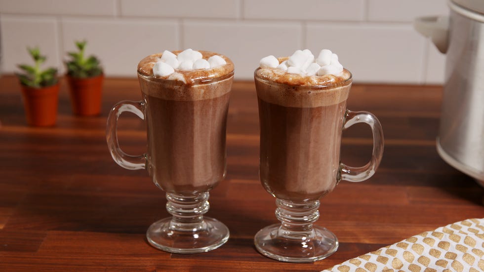 Irish coffee, Food, Drink, Non-alcoholic beverage, Floats, Whipped cream, Hot chocolate, Cream, Frappé coffee, Coffee, 