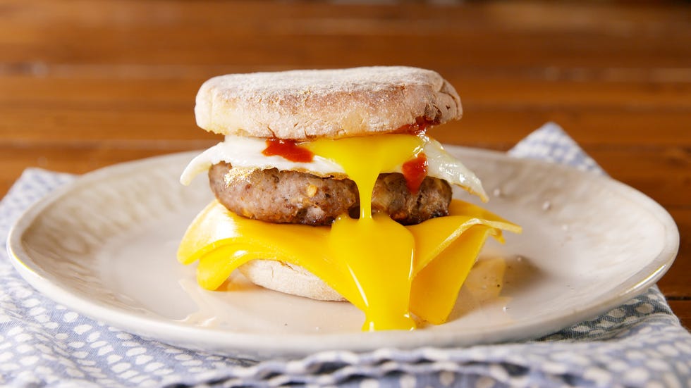 Dish, Food, Cuisine, Breakfast sandwich, Ingredient, Breakfast roll, Cheeseburger, Junk food, Hamburger, Fast food, 
