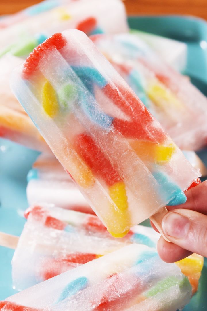 https://hips.hearstapps.com/hmg-prod/images/delish-sour-worm-pops-2new-1532010916.jpg?crop=0.375xw:1xh;center,top&resize=980:*