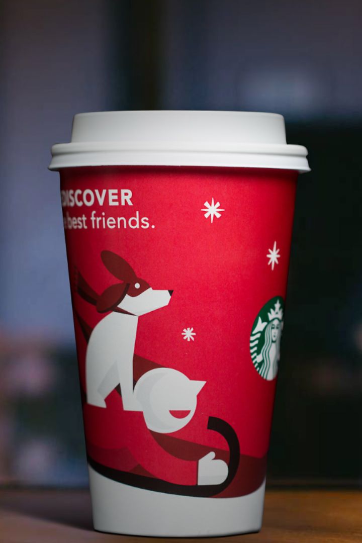 https://hips.hearstapps.com/hmg-prod/images/delish-starbucks-cup-2011-01-1542502466.jpg?crop=0.375xw:1xh;center,top&resize=980:*