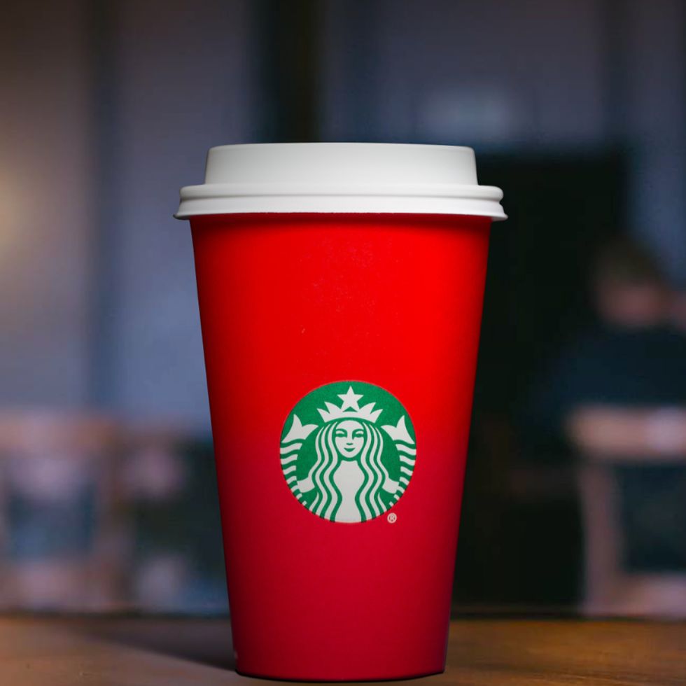 https://hips.hearstapps.com/hmg-prod/images/delish-starbucks-cup-2015-01-1542463954.jpg?crop=0.5625xw:1xh;center,top&resize=980:*