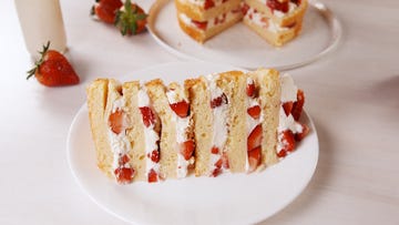 Dish, Food, Cuisine, Strawberry, Ingredient, Strawberries, Dessert, Baked goods, Fruit cake, Produce, 
