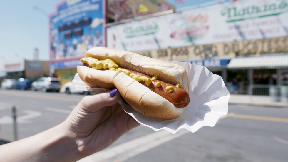 Sandwich, Finger food, Hot dog bun, Hot dog, Food, Baked goods, Sausage, Bun, Cuisine, Dish, 