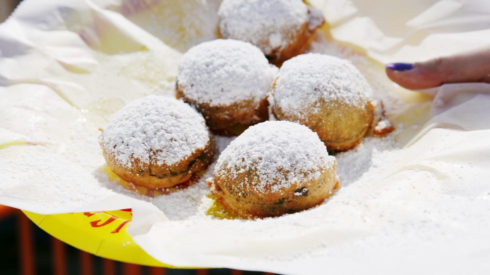 Dish, Food, Cuisine, Powdered sugar, Ingredient, Dessert, Baked goods, Sufganiyah, Berliner, Beignet, 