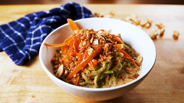 thai peanut cucumber noodles