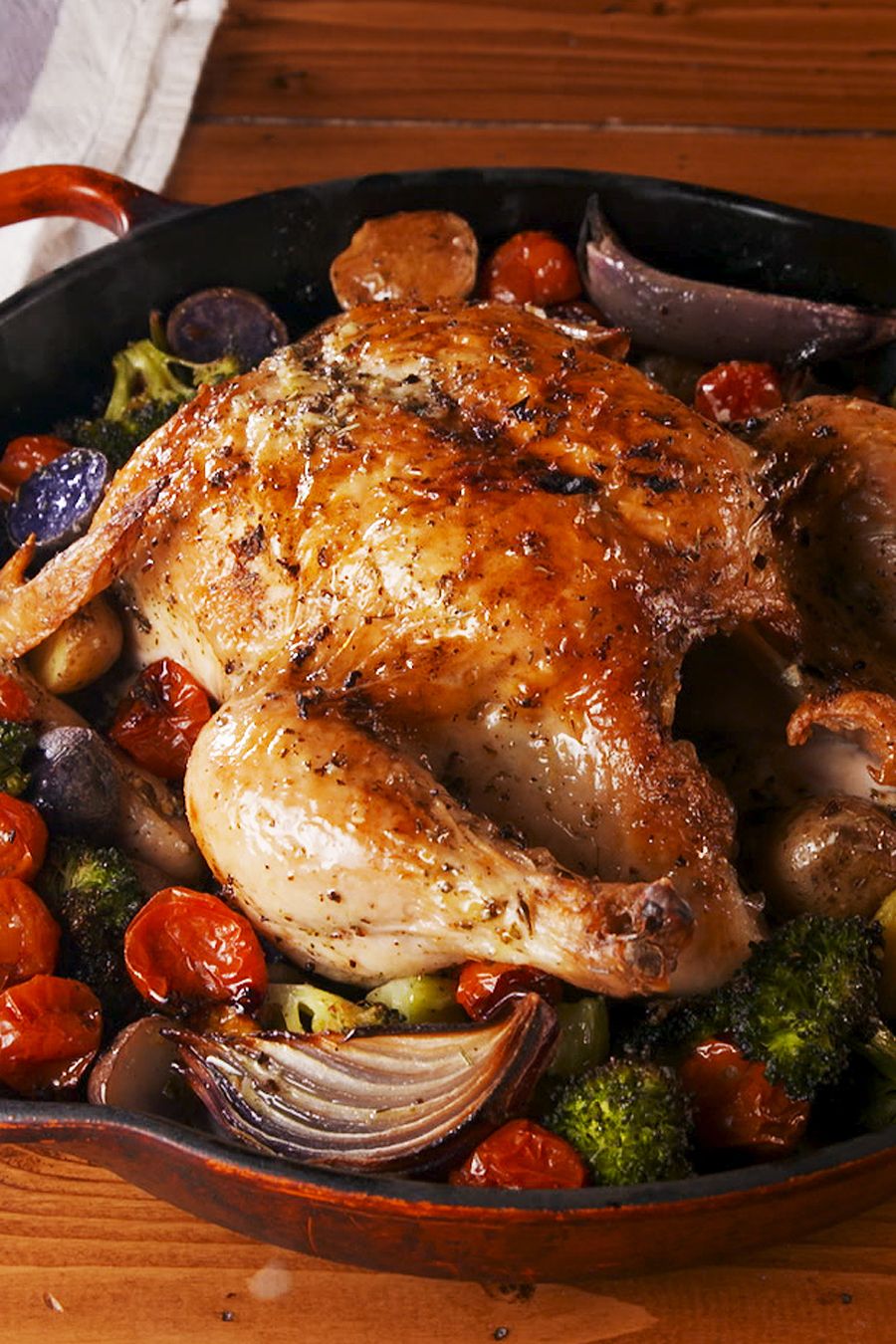 https://hips.hearstapps.com/hmg-prod/images/delish-tuscan-butter-roast-chicken-pin-1549636520.jpg?crop=1xw:0.9453781512605042xh;center,top&resize=980:*