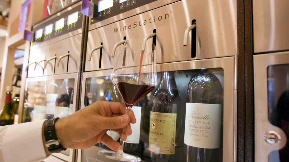 Drink, Wine, Champagne, Glass bottle, Alcoholic beverage, Wine bottle, Bottle, Glass, Champagne stemware, Wine glass, 
