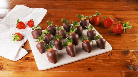 Food, Strawberries, Strawberry, Chocolate, Fruit, Cuisine, Dish, Produce, Ingredient, Plant, 