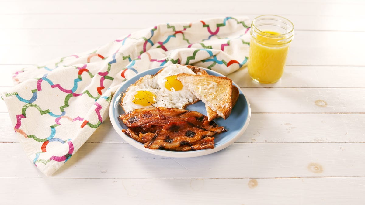 Bacon and Egg Sandwich using waffle Iron. : r/foodhacks