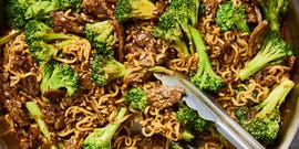 beef and broccoli ramen in a pan