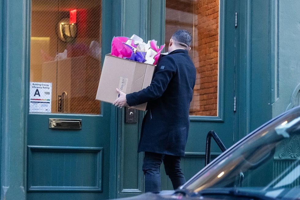 flowers arriving at taylor swift’s apartment on her birthday