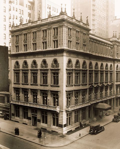 Exterior View of Restaurant in Early Manhattan