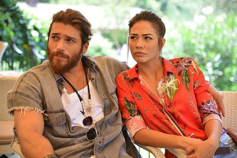 Demet özdemir y Can Yaman pájaro soñador