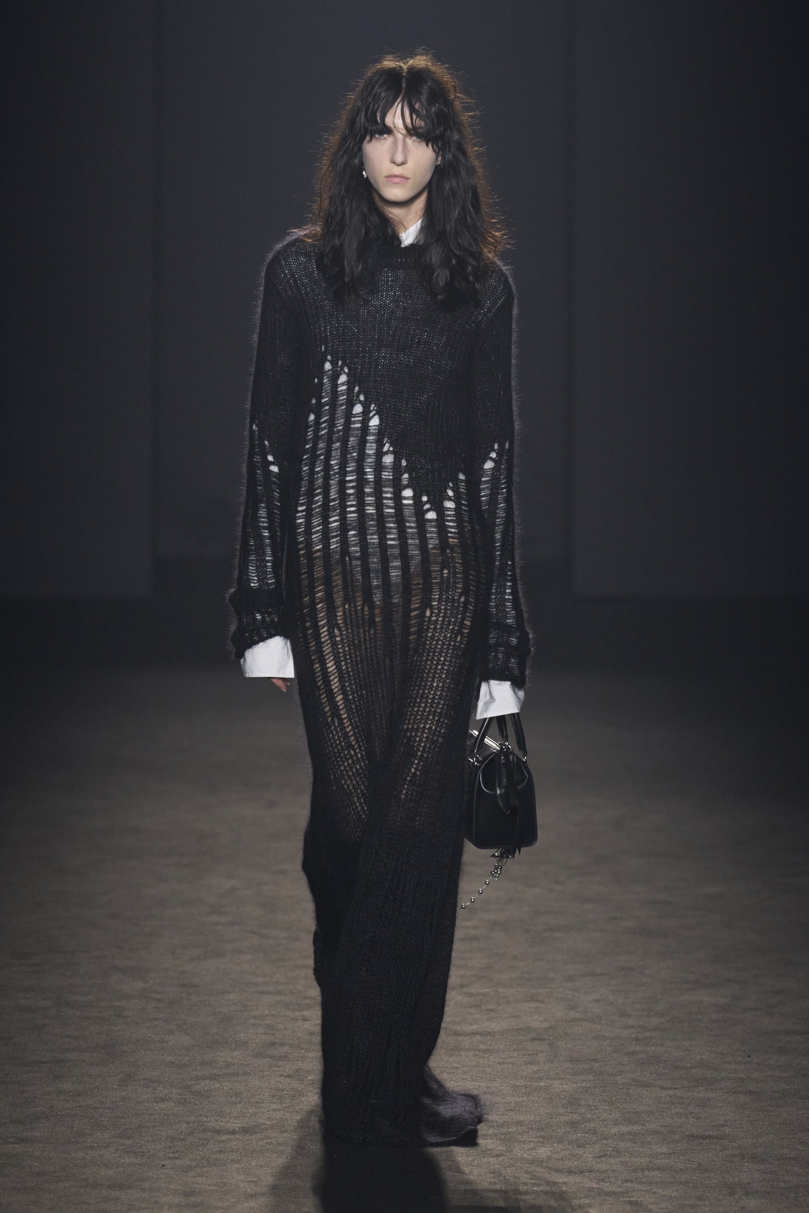 アン ドゥムルメステール（ANN DEMEULEMEESTER）2024-25秋冬