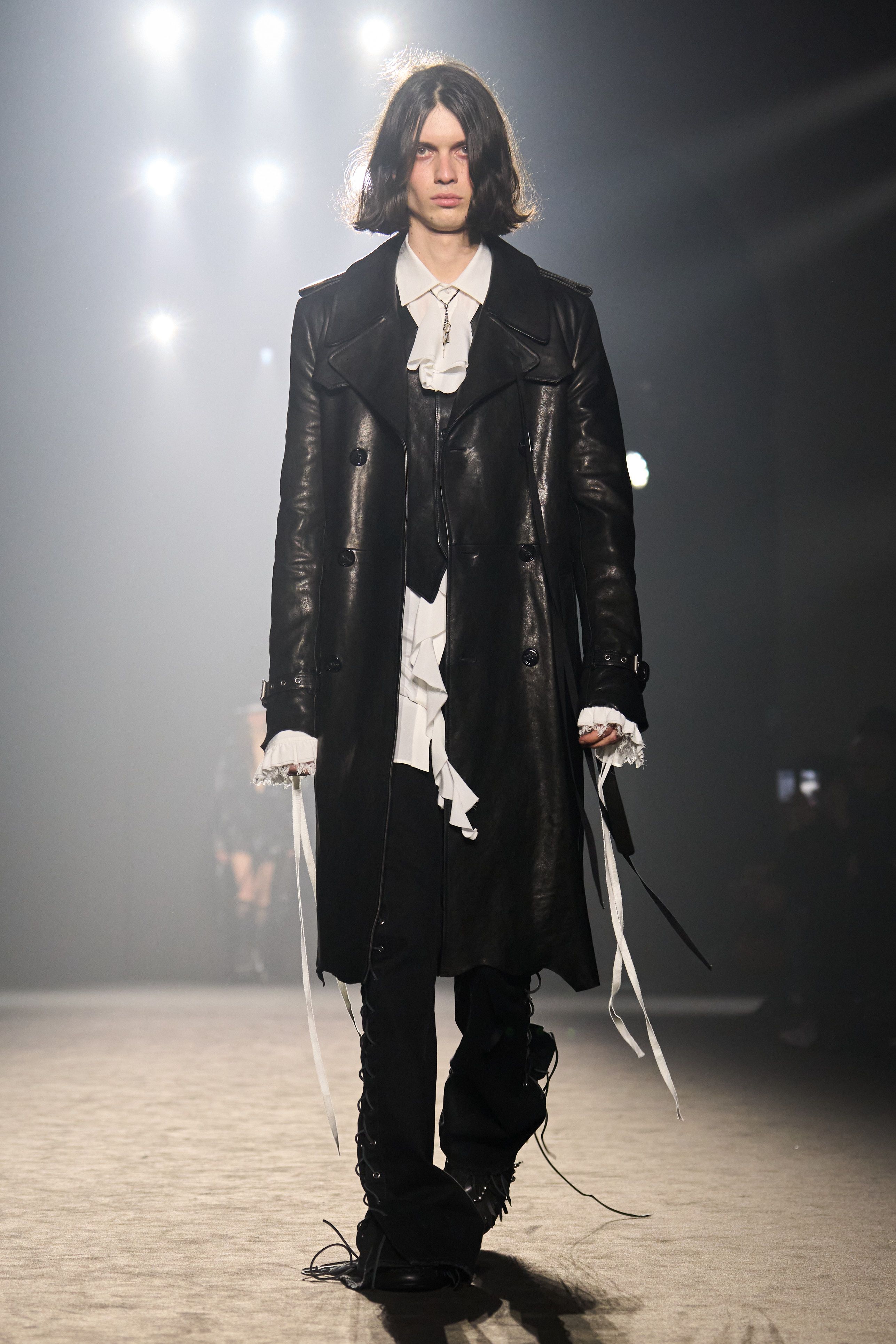 アン ドゥムルメステール（ANN DEMEULEMEESTER）2025-26秋冬