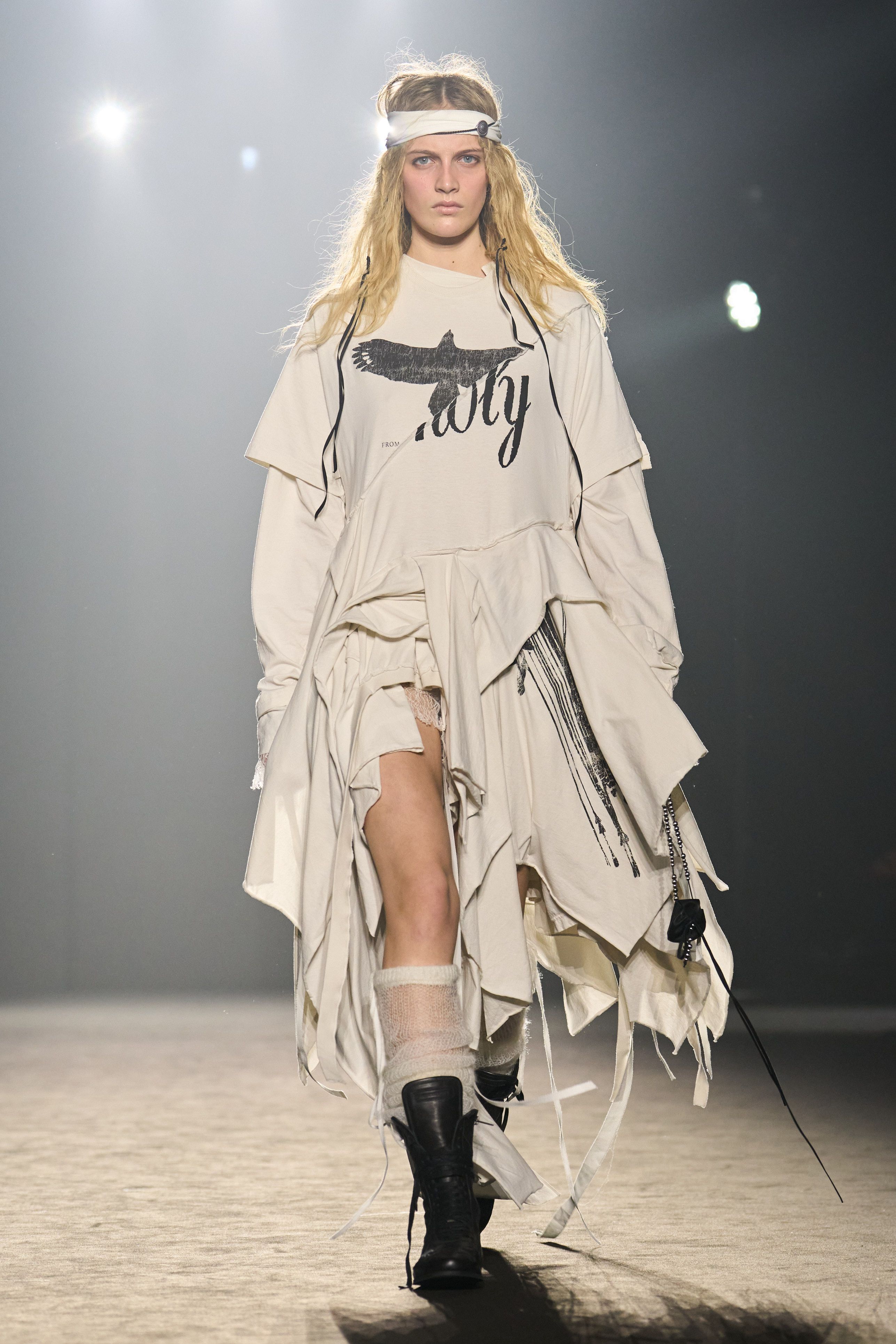 アン ドゥムルメステール（ANN DEMEULEMEESTER）2025-26秋冬