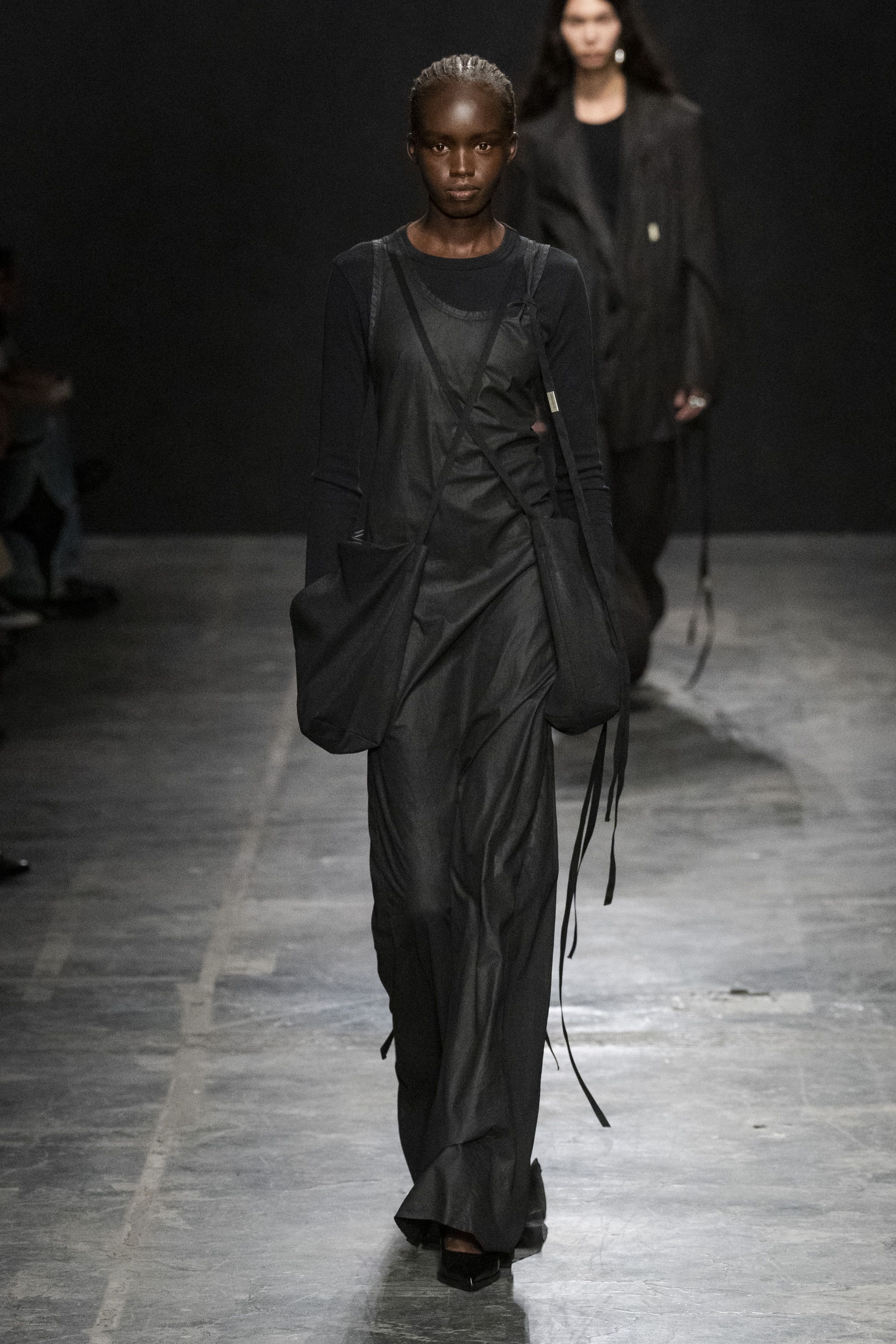 アン ドゥムルメステール（ANN DEMEULEMEESTER）」2023春夏